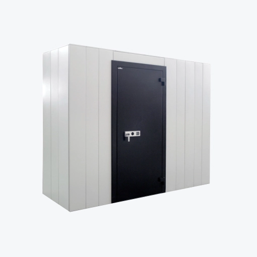 Modularer Wertschutzraum mit hellen Wandelementen und schwarzer Tresortür mit Elektronikschloss